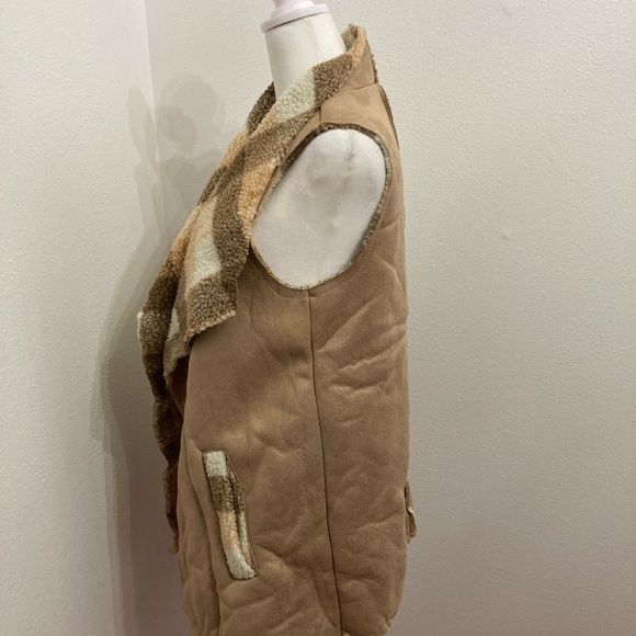 NWOT Glitzy Girlz Tan & Brown Open Front Sherpa Vest Size Small - Picture 5 of 13